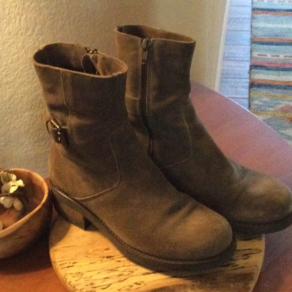 La Canadienne Suede waterproof ankle boots